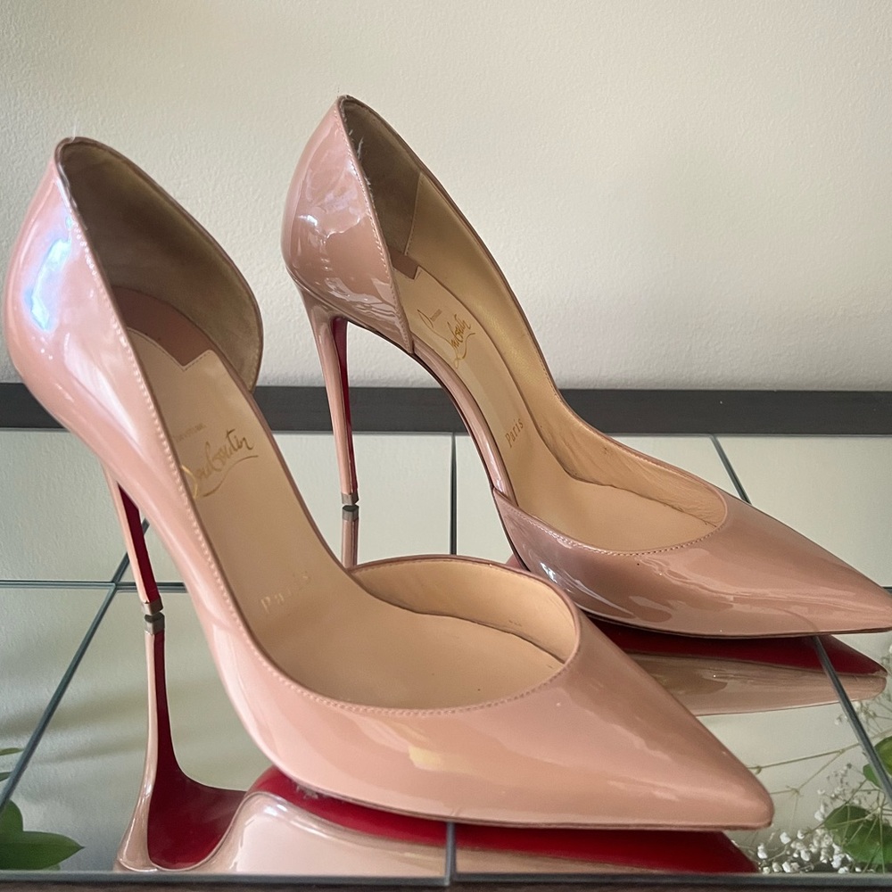 Christian Louboutin Iriza Nude Patent Leather Stiletto Pumps Heels.